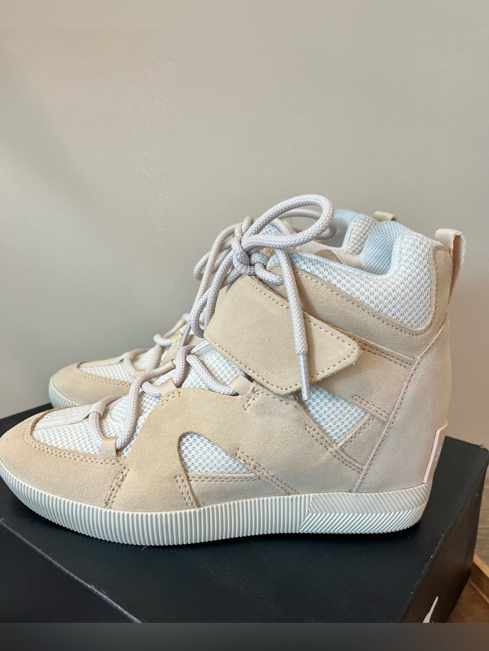 Sorel Women's Out 'N About Sport Wedge Boot size 7 Chalk Nova Sand